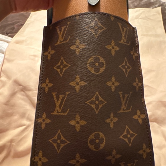 BRAND NEW Louis Vuitton Purse: On My Side MM! - Picture 2 of 3